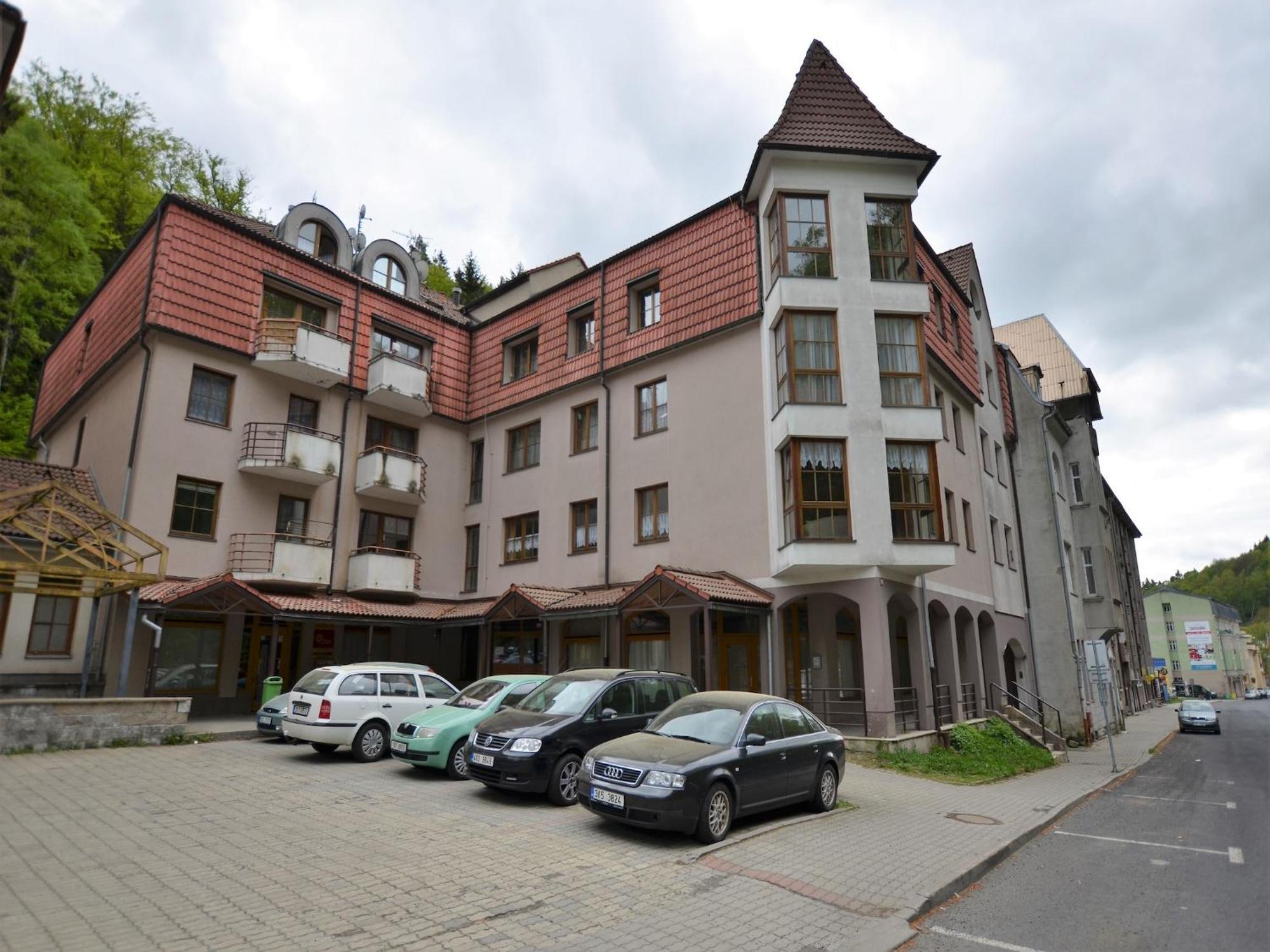 Snug Apartment In Jachymov Near Ski Area Buitenkant foto